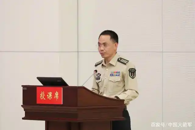 "某部政委周吕胜介绍说,为讲好《激发战斗血性,争当打赢先锋》一课,他