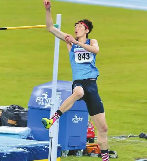 天津全运会张国伟跳出全新境界 向2米30横杆发起挑战
