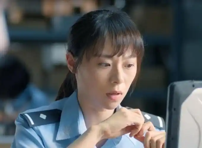 冷案警花破案显神通虽养眼尴尬的却是男刑警和网友