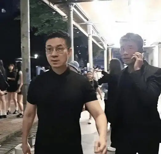 小s老公许雅钧只比具俊晔小1岁,状态却完爆汪小菲_mike_生活_岁月