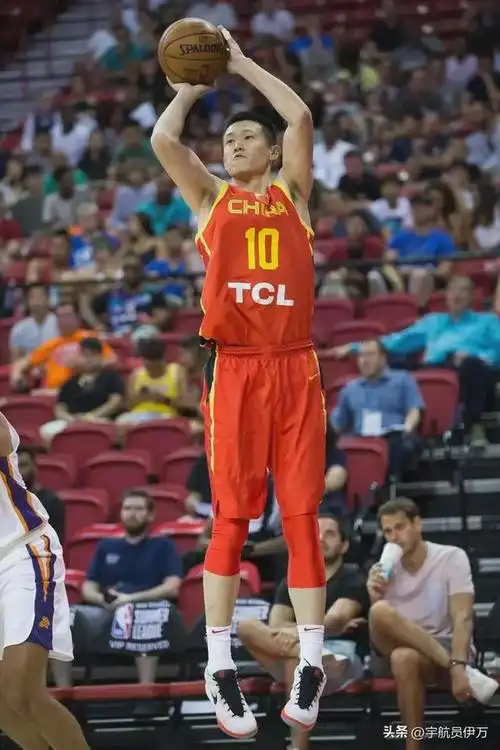 在广东队的时候,他承担着外线尖刀的任务,加上2米多高的身高,他的防守
