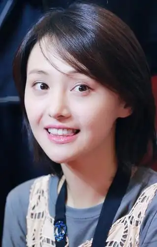 郑爽童年照曝光,脸蛋圆润模样清秀,果然是从小美到大的小仙女