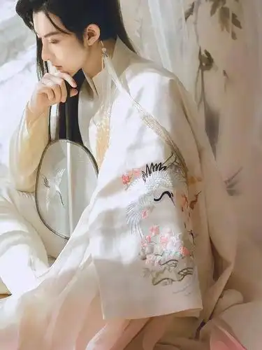 礼服故事 | 这是什么神仙衣服?网友齐呼:中国风美哭了