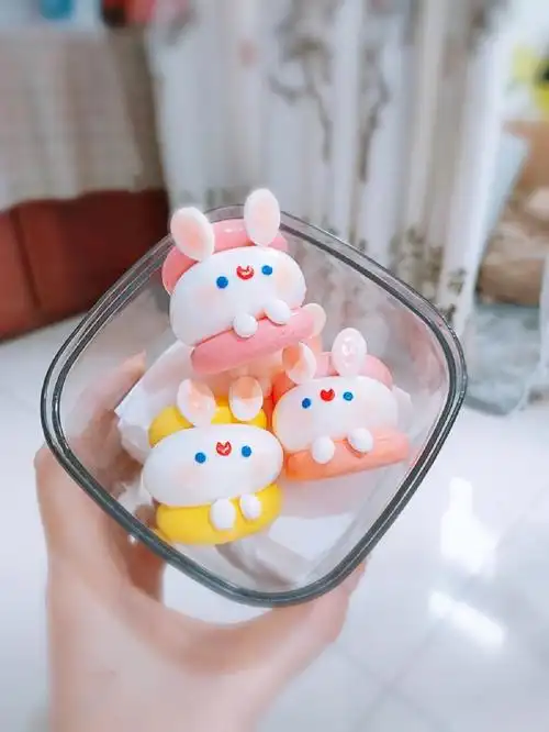 小面包,深夜放毒,有么有流口水的@alice舟舟#我的手工日常  #粘土手工