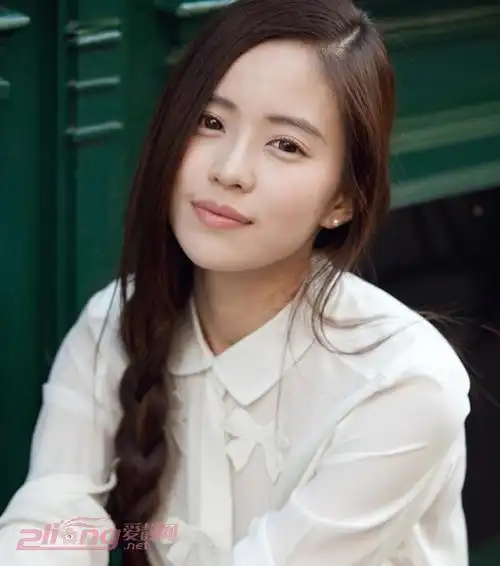 韩式侧编麻花辫发型扎法