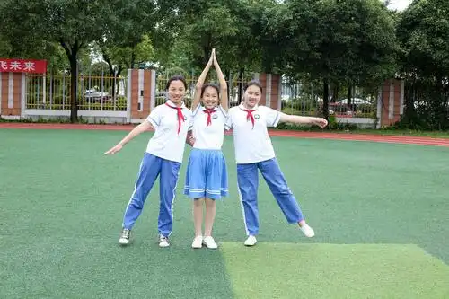 滨湖学校2019届六年级50班毕业合影留念