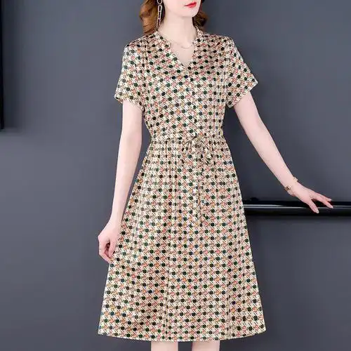 真丝连衣裙中年妈妈穿搭分享