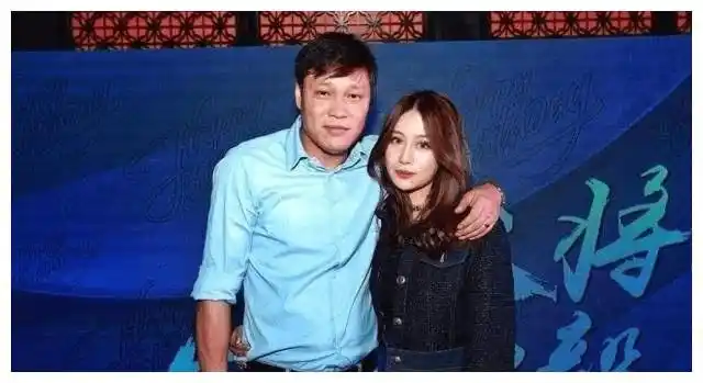 她又生了两个儿子,范志毅也遇到了他的第二任妻子