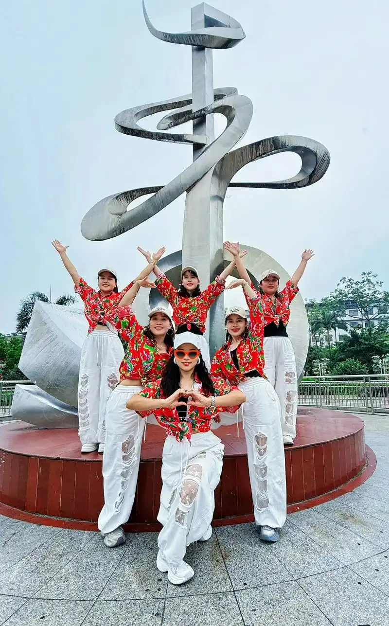 创意拍照#拍照姿势大全 #多人拍照姿势 #六人拍照姿势