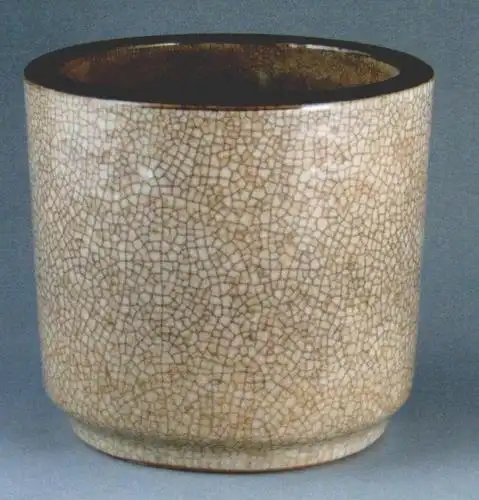 名称哥窑香炉序号a32朝代明代成化1465-1487尺寸(cm)h:11.00d:12.