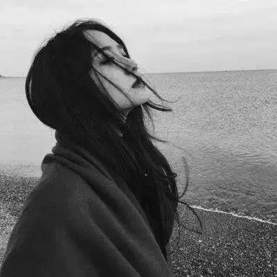 qq头像女生背影黑白2020图片 沉迷在暧昧中的感情不算爱情