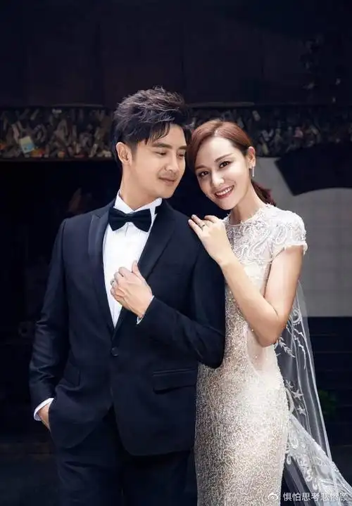 叶一茜生日直播带货,田亮惊喜送生日蛋糕,夫妻忘情接吻超甜蜜