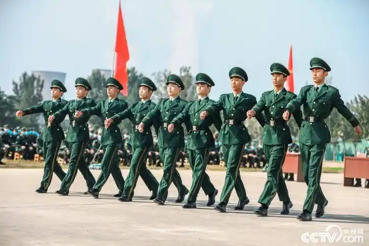 武警河南总队2000余名新兵会操考核