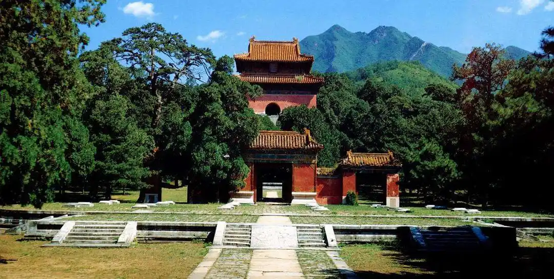 行走明陵六景陵