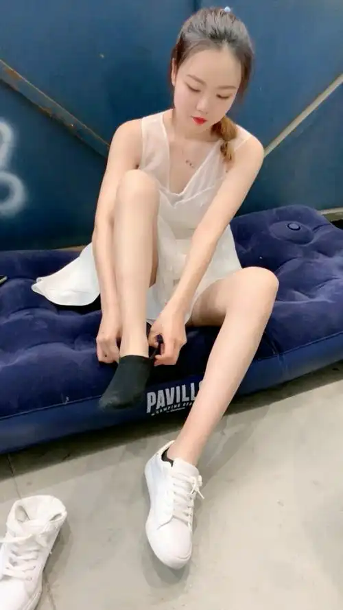 都说漂亮小姐姐的脚都是香的