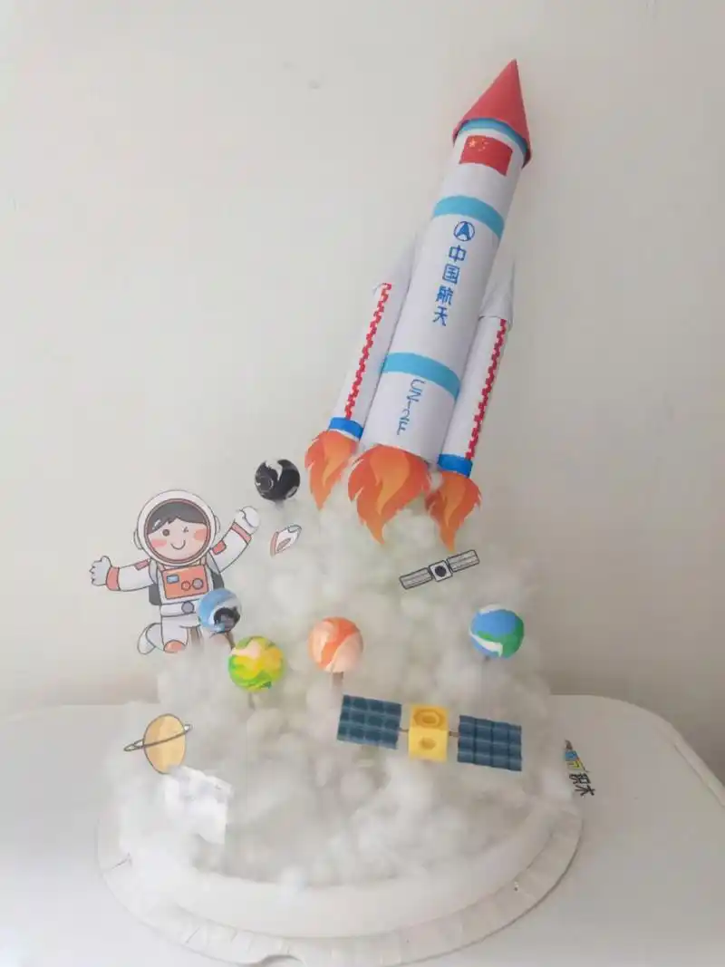 幼儿园手工作业之 航天火箭模型 幼儿园又要举办航天模型大赛,娃自己