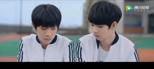 发糖了!李天泽喝水被呛,陈玺达担心不已!