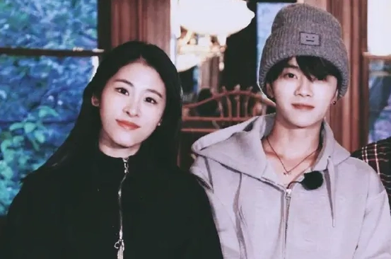 华晨宇曝恋情后,张碧晨与银发男子回公寓过夜,现男方身份曝光