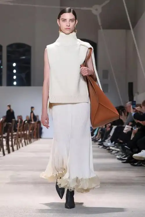 极简时装jilsander极简不是一味地做减法在纯粹轻松的设计中寻找服装