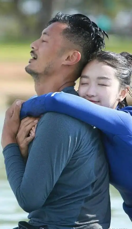 然而,周冬雨似乎对余文乐抱有坚定的决心,即使在表白遭到余文乐的拒绝