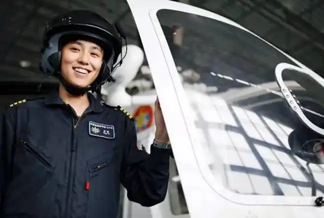 "最帅"女飞行员宋寅:中国首位女搜救机长,她的传奇被拍成电影