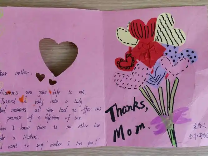 片片感恩心——银川九中阅海校区"英文贺卡制作"活动之母亲节