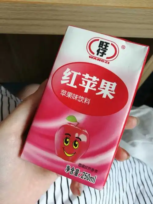 刚刚点外卖送的旺仔苹果汁