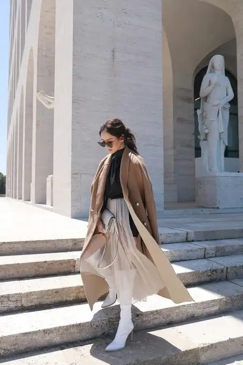 孙芸芸48小时换7套,炎炎七月天在罗马穿大衣!