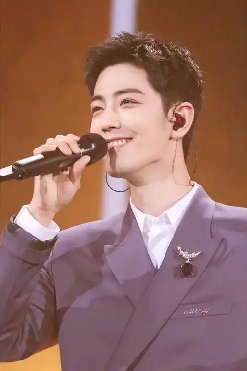 肖战超话今天是红海三周年 也是小飞侠的生日 小飞侠生日快乐 !#肖战