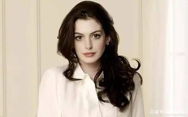 穿白衬衣开启女神模式系列之这些国外女明星谁更美