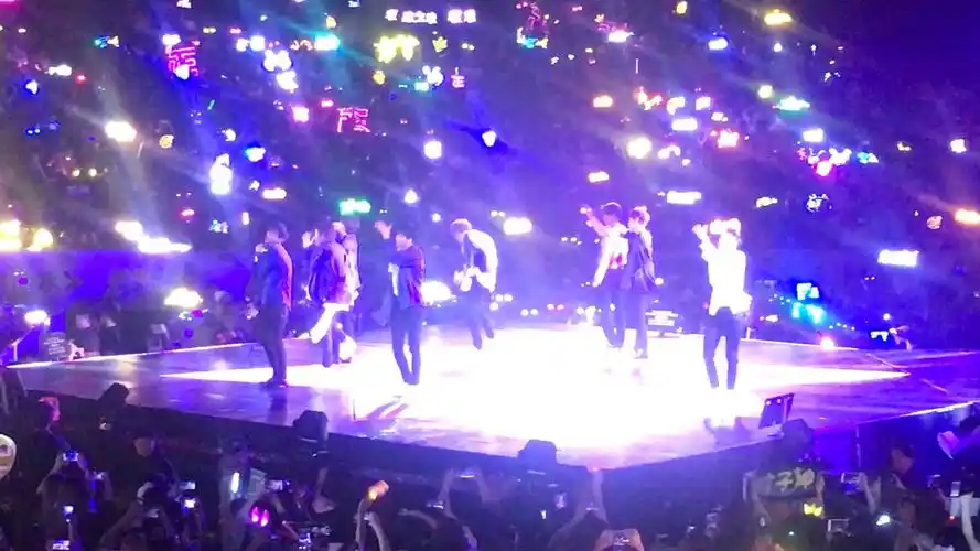 限定团百分九上海第一场演唱会