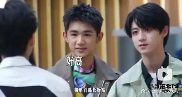 张凌赫,杨迪同时站进泳池:林一,潘长江一起演小品:刘耀文,张一山互相