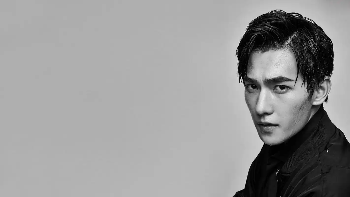 首页 桌面壁纸 人气偶像杨洋雨中成熟霸气黑白大片写真图片上一张下一