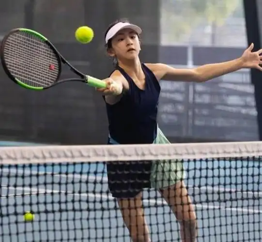 位年仅15岁的少女,不甘于仅凭父亲的光环,她是田亮的女儿,名叫田雨橙