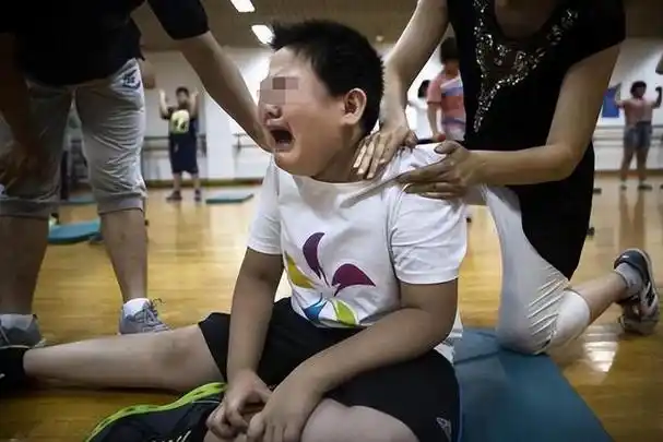 16年山东16岁女孩体重330斤受歧视,1年暴瘦170斤,如今胖到369斤