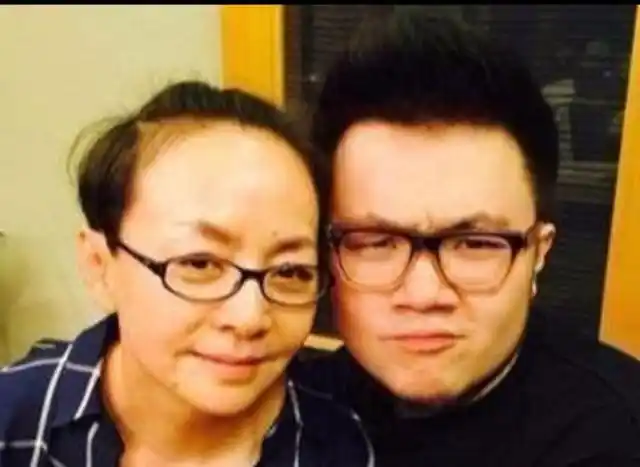 宋丹丹和儿子巴图