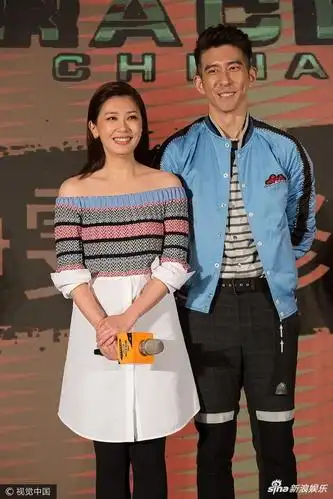 4         贾静雯和老公修杰楷亮相,二人甜蜜秀恩爱.