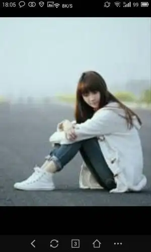 有没有一张一个女生蹲在地上,抱着双膝的图片,最是长发,白裙