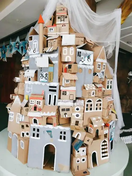 简单的纸箱,累积纸箱城堡.