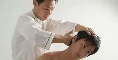 按摩颈椎.jpg