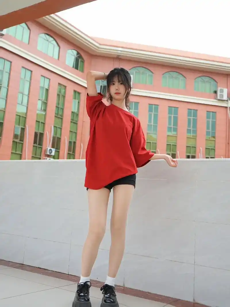 微信一响 大师白讲#看镜头 #全身照 #元气 #夏天穿搭 - 抖音