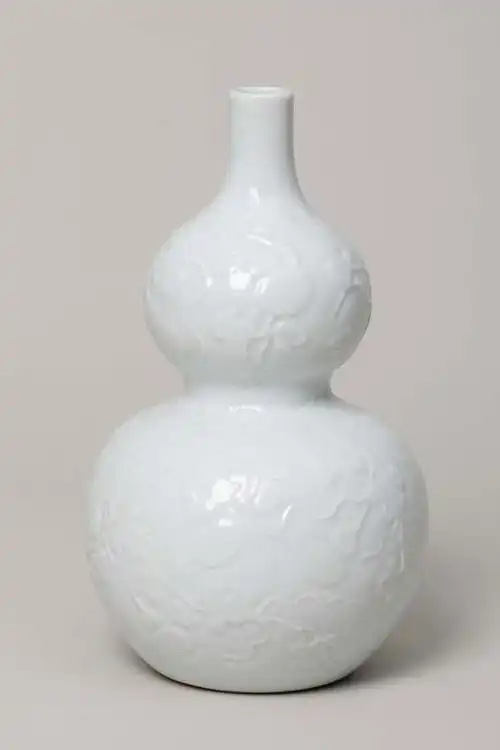 博美拍卖清雍正 白釉拱花万代福禄葫芦瓶