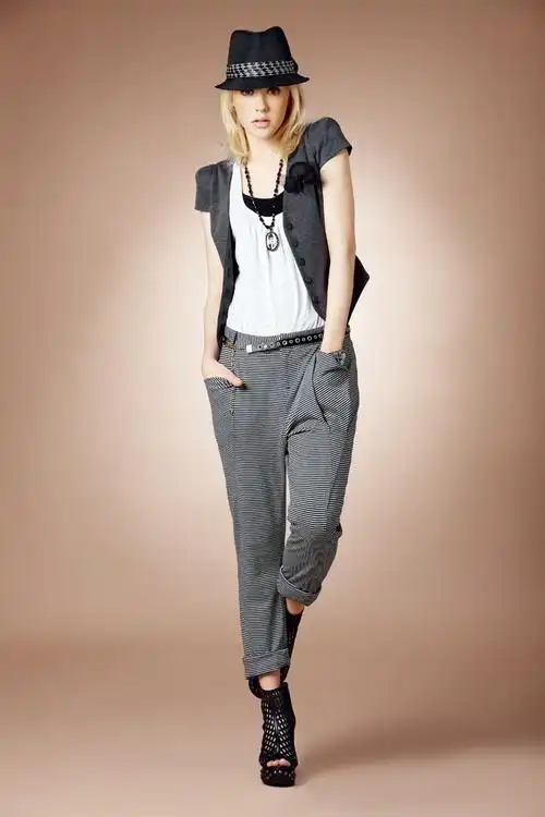 休闲服饰模特美女