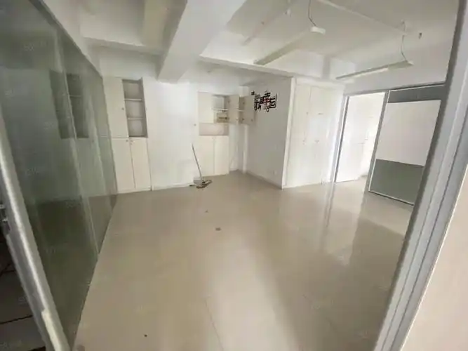 【13图】汉口高铁附近 超大通间 华南国际 电梯口 45元每平,武汉江汉