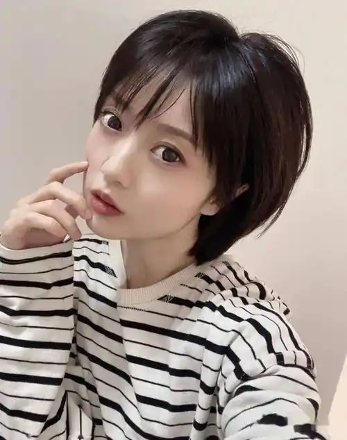 短发少年感显嫩又耐看