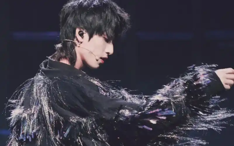 tnt严浩翔惊十五岁重庆少年私下竟如此霸道狂拽快来签收你的校霸男友