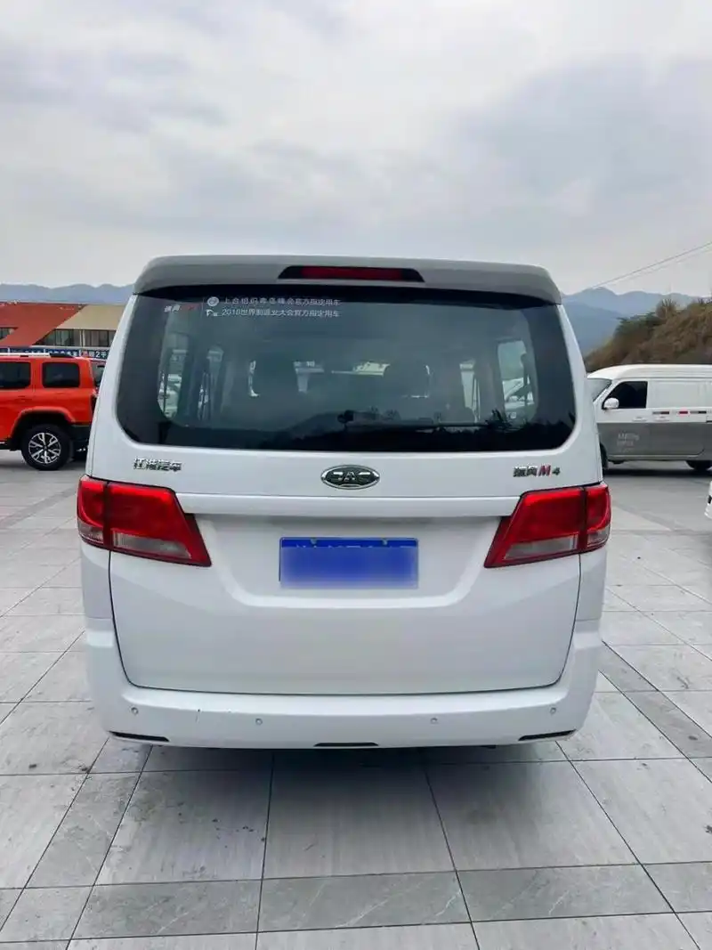 江淮m4  2.0手动 大七座面包车 油气两用