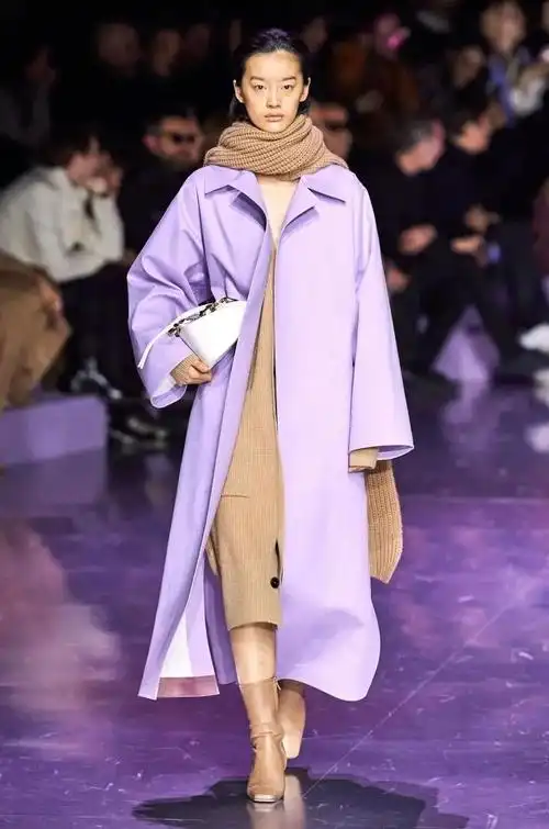 色彩趋势 | 从阴霾中散出光芒的2021春夏流行色(伦敦时装周)-爱妻自