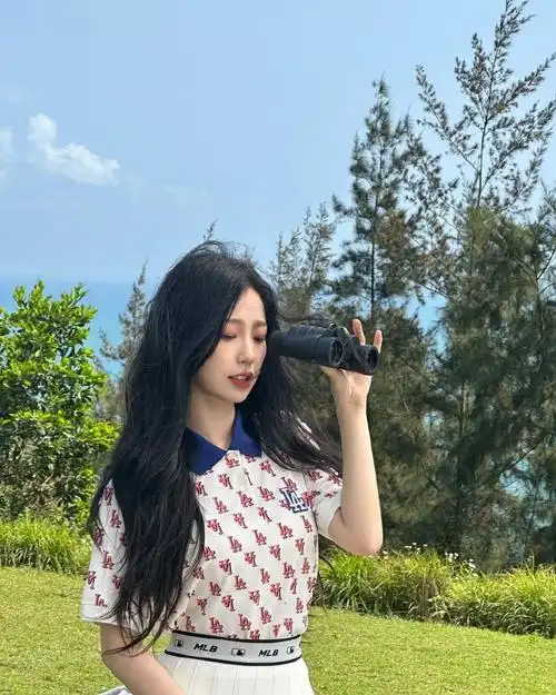 mlb潮流品牌代言人虞书欣#95#每日欣衣#【0509ins更新】美好的下午