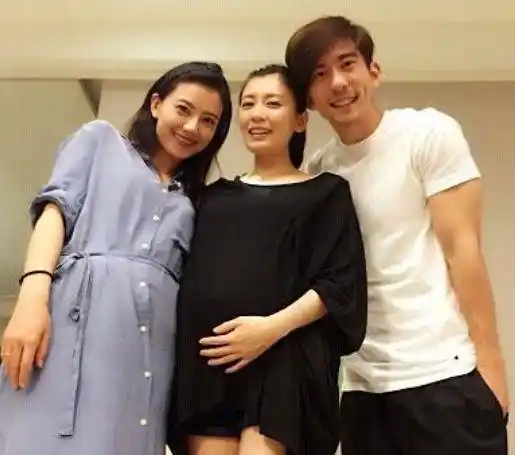 高圆圆产女,贾静雯回应"做女儿干妈",修杰楷的反应却耐人寻味_祝福